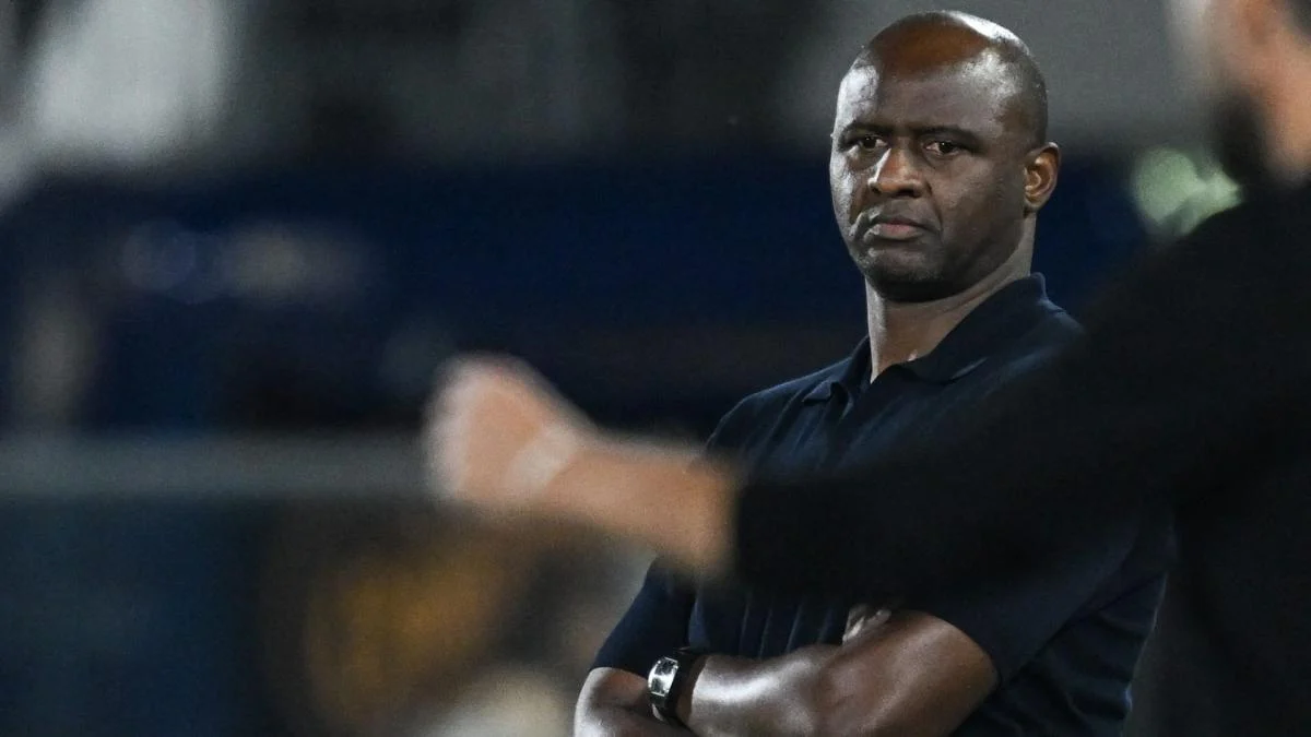Patrick Vieira saat memimpin Senegal melawan Mozambik di Kualifikasi Piala Afrika 2027