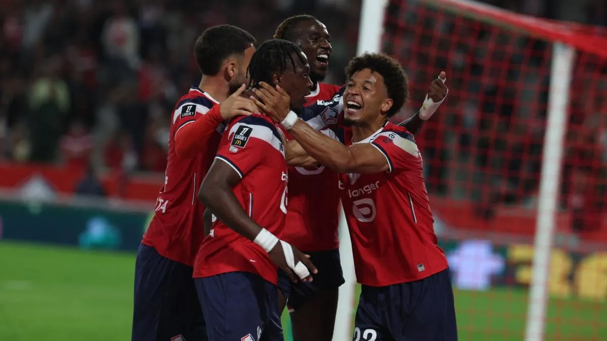 Pemain Lille merayakan gol Tiago Santos ke gawang Troyes di Ligue 1