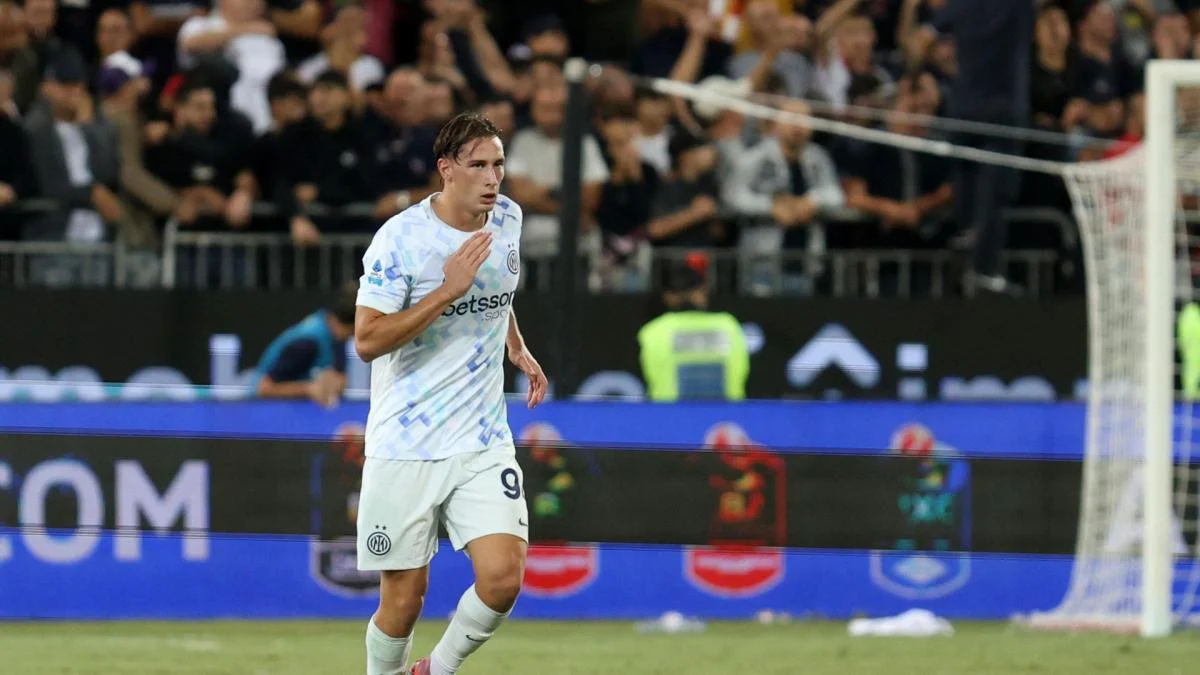 Pio dan Sebastiano Esposito berfoto bersama setelah menjadi starter Timnas Italia melawan Turki