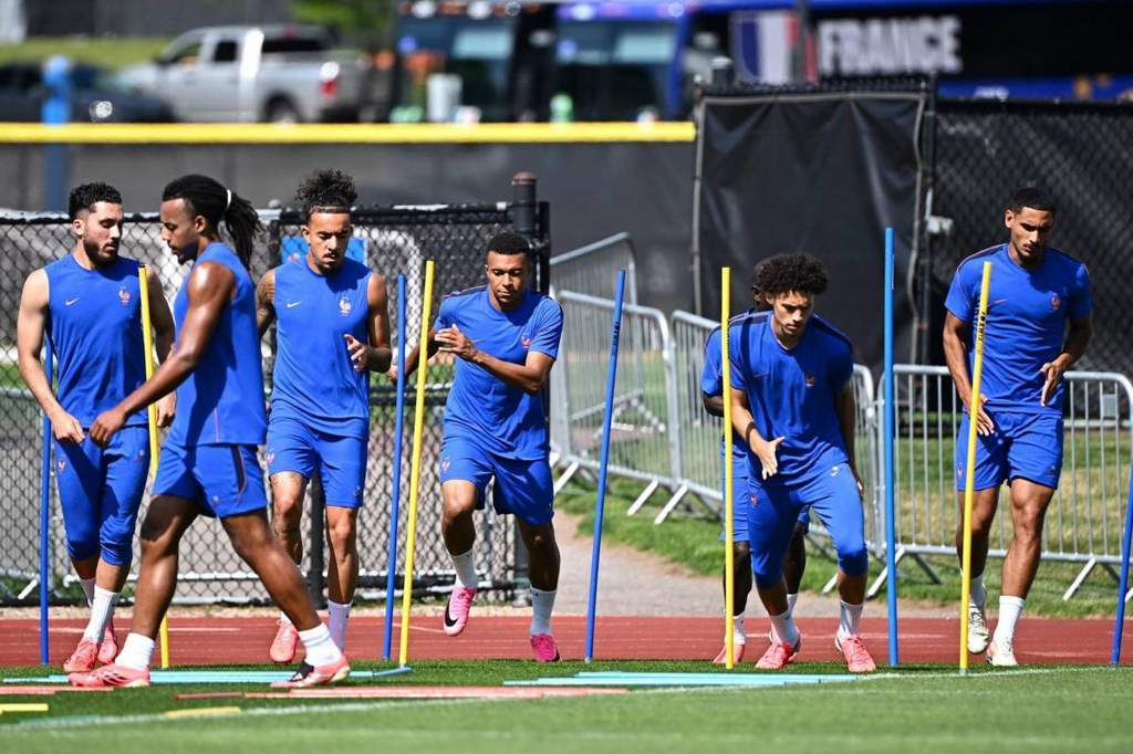 Sesi latihan tertutup Timnas Prancis menjelang babak perempat final.