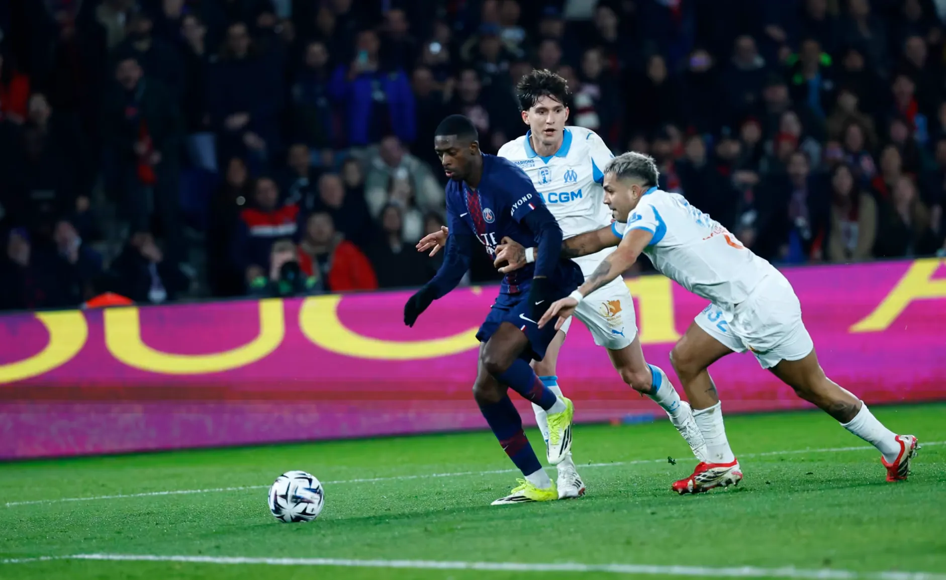 Pemain PSG bersiap menghadapi Marseille di Velodrome pada laga pekan kelima Ligue 1 2026