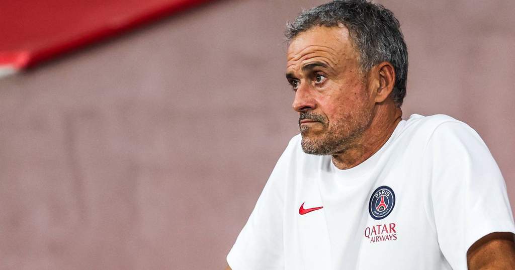 PSG Buru Bek Tengah, Luis Enrique Kecewa dengan Skuad Saat Ini