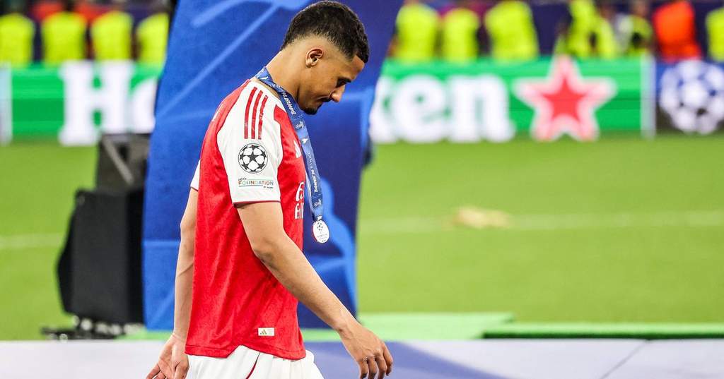 Bek tengah Arsenal William Saliba saat mengawal lini pertahanan