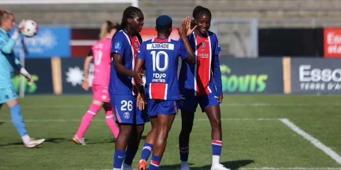 Pemain PSG Feminin merayakan gol ke gawang FC Fleury 91 di Arkema Premiere Ligue