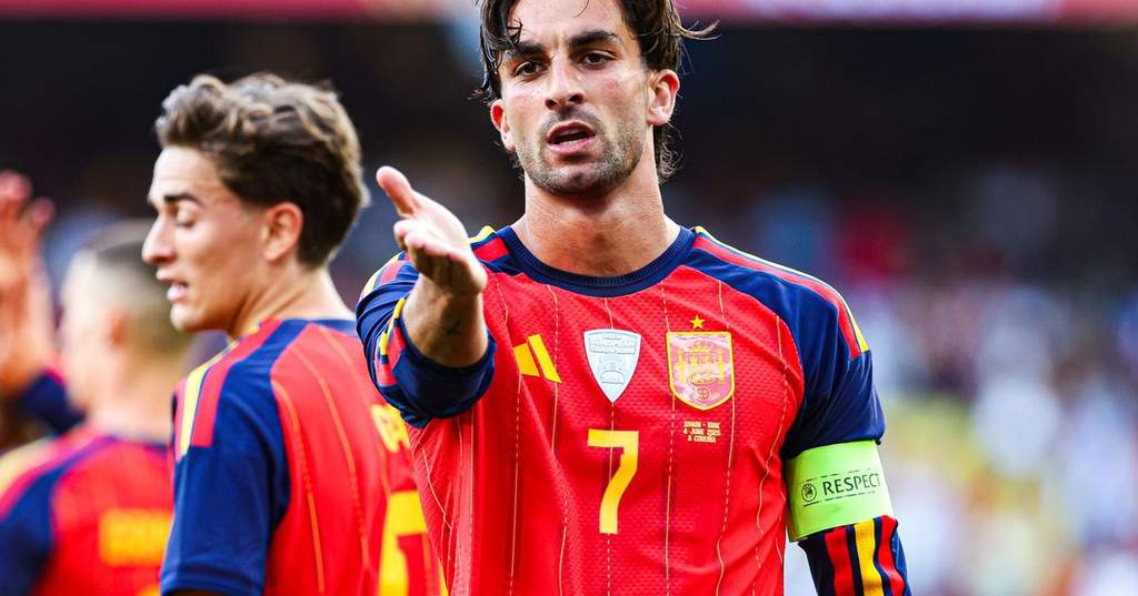 Ferran Torres mengenakan jersi Barcelona saat bertanding