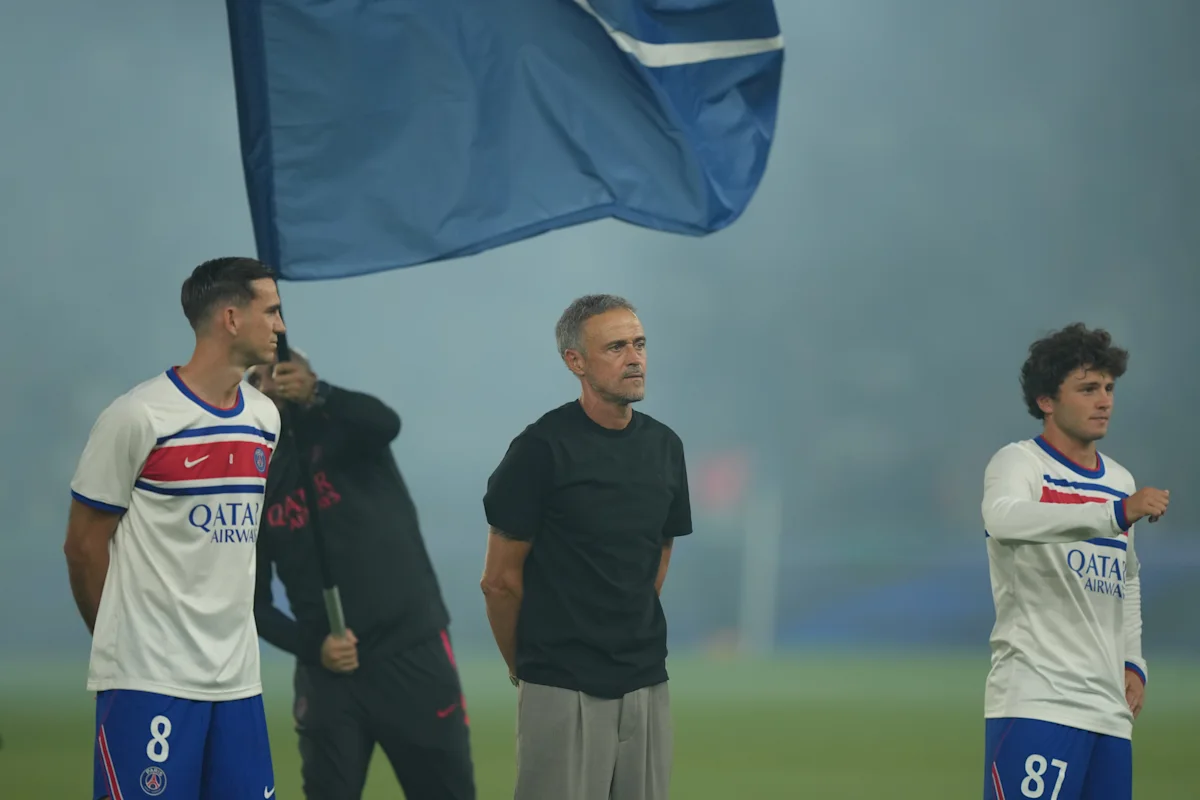 Pemain PSG kecewa usai kebobolan gol dalam laga Ligue 1 di Parc des Princes