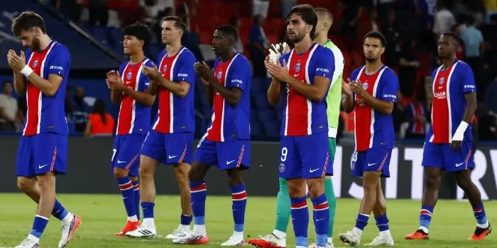 Pemain PSG kecewa usai kebobolan gol dari AS Monaco di Parc des Princes