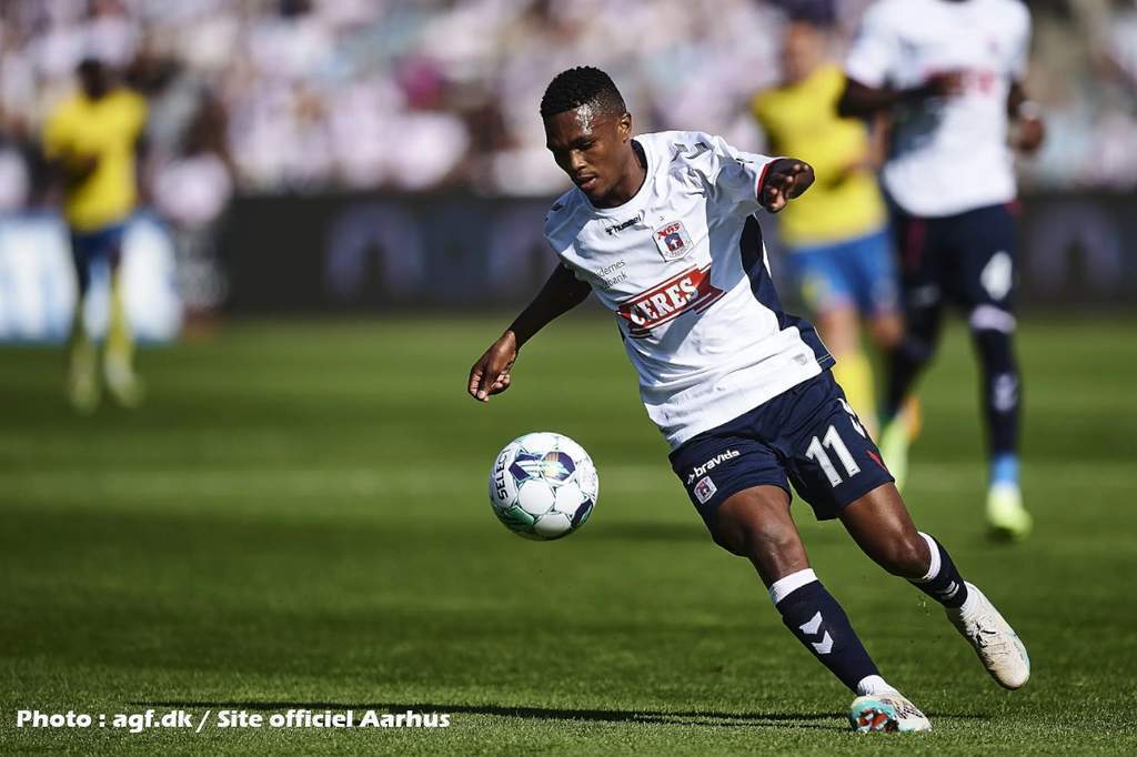 RC Lens Optimis Amankan Transfer Gift Links dari Aarhus