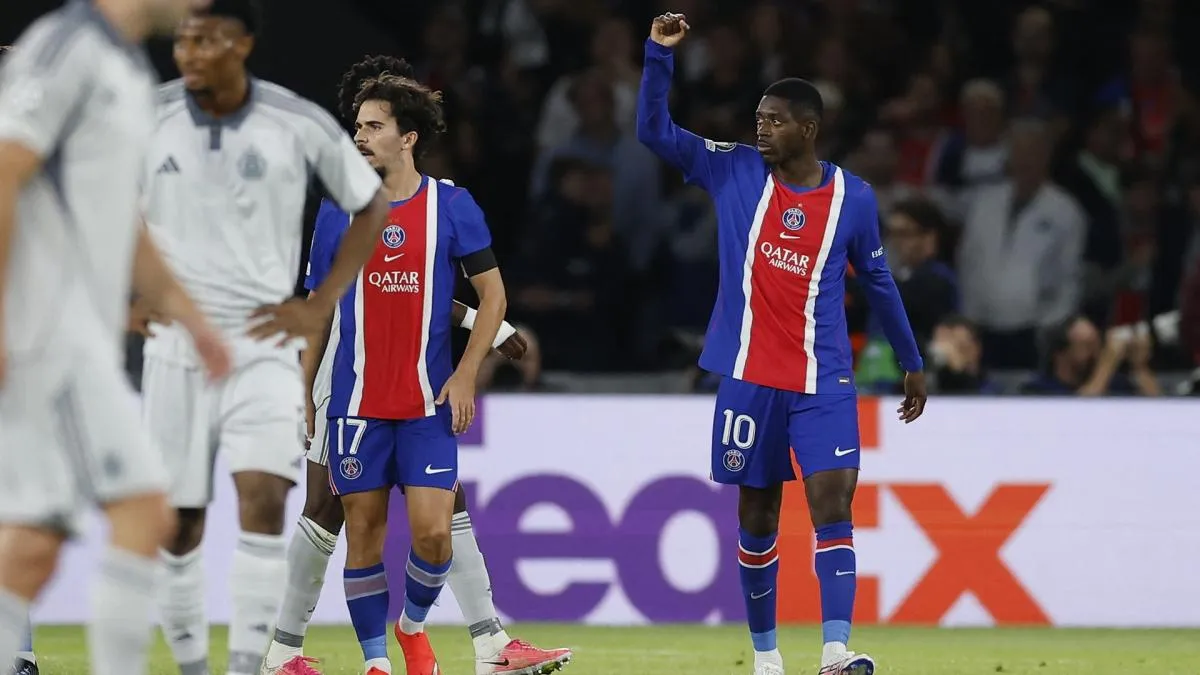 Matvey Safonov melakukan penyelamatan gemilang saat PSG menang 1-0 atas Brest di Ligue 1