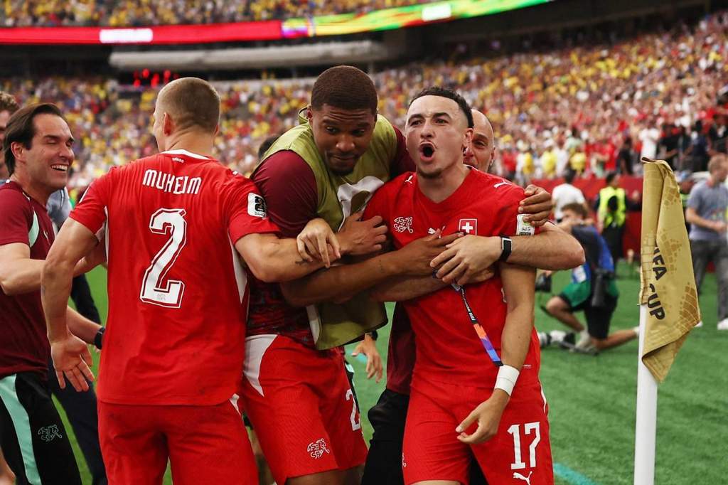 Ekspresi pemain Swiss merayakan kemenangan adu penalti melawan Kolombia.