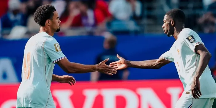 Warren Zaïre-Emery saat memperkuat PSG di laga Ligue 1 melawan Marseille