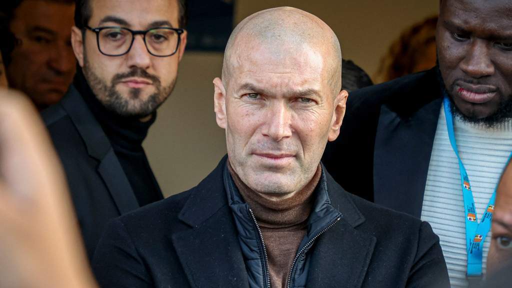 Zinedine Zidane Segera Latih Prancis Gantikan Didier Deschamps