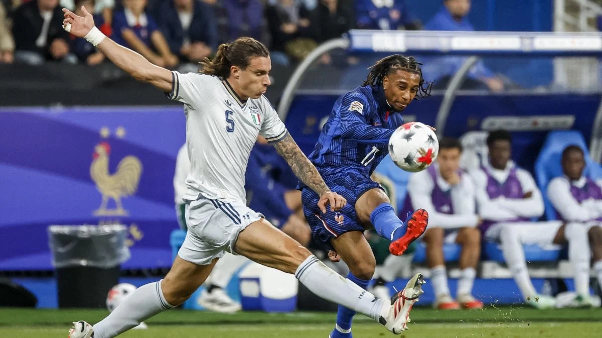 Zinedine Zidane memimpin timnas Prancis melawan Italia di Stade de France pada laga Ligue des Nations