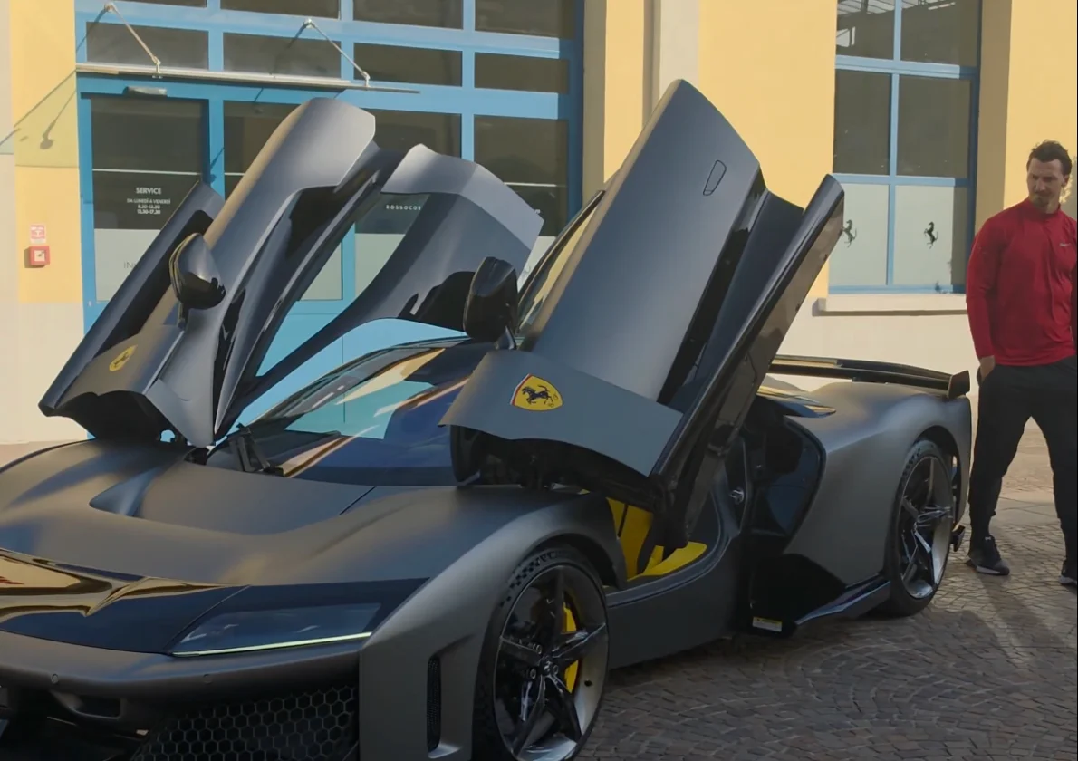 Zlatan Ibrahimovic membeli Ferrari F80 seharga 3,6 juta euro untuk ulang tahun ke-45